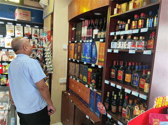 北坡市場(chǎng)監(jiān)督管理所開展“特供酒”清源打鏈專項(xiàng)行動(dòng)，凈化酒類經(jīng)營(yíng)環(huán)境